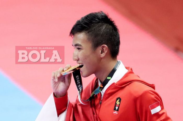  Atlet karate Indonesia, Rifki Ardiansyah Arroysiid, meraih medali emas Asian Games 2018 di nomor kumite -60kg, Minggu (26/8/2018). 