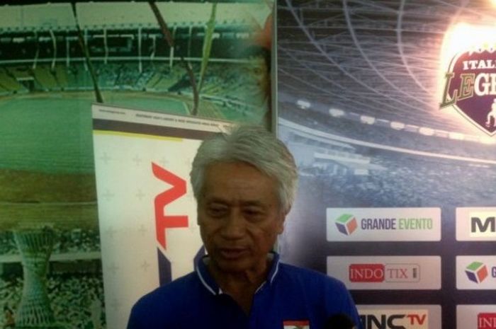 Pelatih Primaverra Baretti, Danurwindo, dalam konferensi pers di VIP Barat Gelora Bung Karno, Jakarta, Senin (28/3/2016).