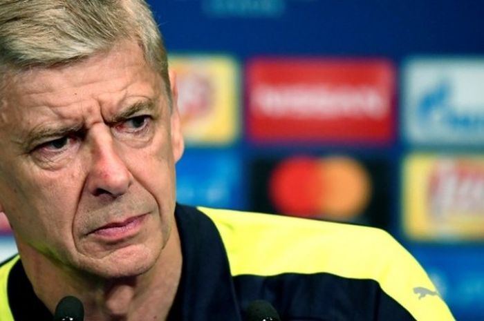 Manajer Arsenal, Arsene Wenger, memberikan keterangan pers jelang pertandingan penyisihan Grup A Liga Champions melawan Paris Saint-Germain di  Parc des Princes stadium, Selasa (12/9/2016). 