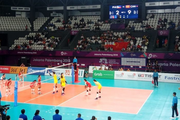Suasana pertandingan perempat final voli putri Asian Games 2018 yang mempertemukan tim putri China kontra Filipina di Tennis Indoor Senayan, Jakarta, Rabu (29/8/2018).
