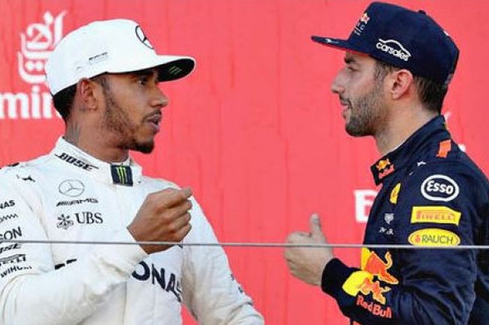 Lewis Hamilton (kiri) dan Daniel Ricciardo (kanan).