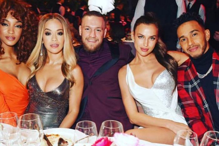 Lewis Hamilton dan Conor McGregor hadiri acara British Fashion Award 2017 bersama para aktris papan atas