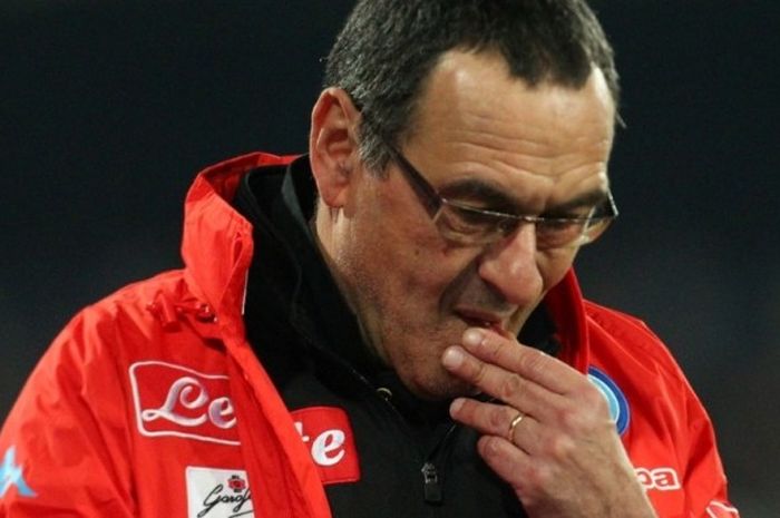 Ekspresi pelatih Napoli, Maurizio Sarri, dalam laga Serie A lawan Palermo di Stadion San Paolo, Naples, 29 Januari 2017.