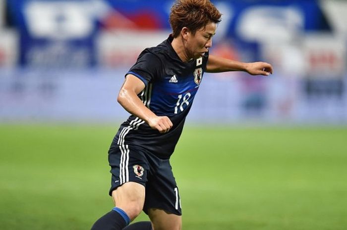 Takuma Asano saat membela Jepang dalam laga uji coba melawan Bosnia, 7 Juni 2016