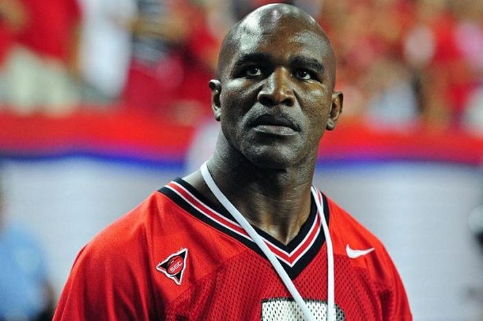 Evander Holyfield tak gentar melawan Mike Tyson untuk ketiga kalinya.