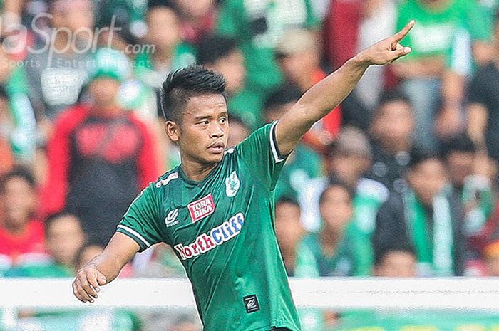 Gelandang PSMS, Fredyan Wahyu Sugiantoro, saat melawan Sriwijaya FC  dalam laga perebutan juara ketiga Piala Presiden 2018 di Stadion Utama Gelora Bung Karno, Senayan, Jakarta, (17/02/2018).