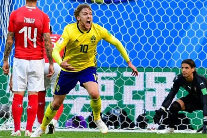 Selebrasi penyerang timnas Swedia, Emil Forsberg, seusai berhasil mencetak gol ke gawang Swiss dalam laga babak 16 besar Piala Dunia 2018 di Stadion Saint-Petersburg, Rusia, pada Rabu (3/7/2018).