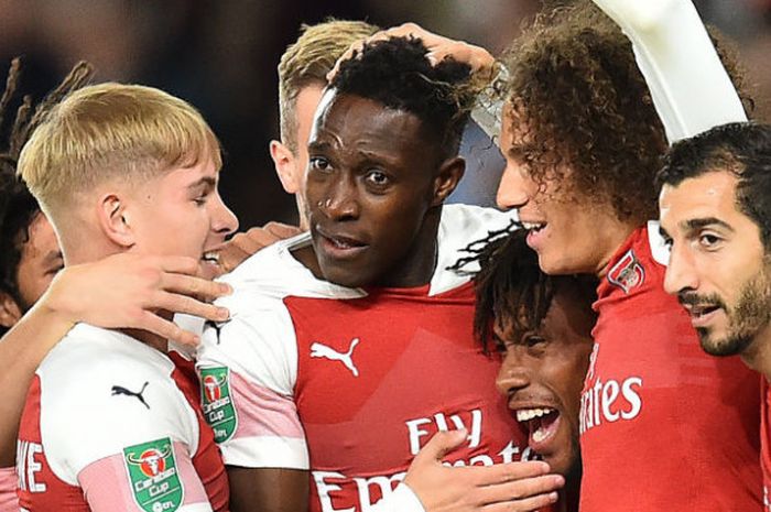 Pemain Arsenal merayakan gol Danny Welbeck ke gawang Brentford pada pertandingan babak ketiga Piala Liga Inggris di Stadion Emirates, Kamis (27/9/2018) dini hari WIB.