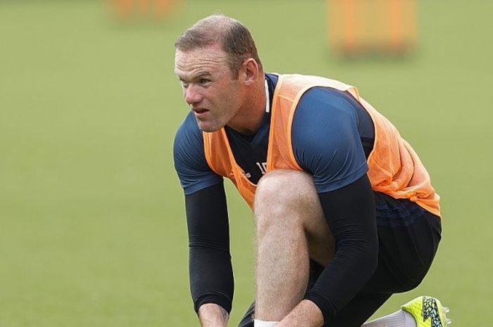 Wayne Rooney, saat sesi latihan pra tur musim di Shanghai Stadium, 21 Juli 2016. 