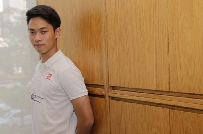 Pebalao muda Indonesia, Presley Martono, berpose seusai memberikan keterangan pers persiapan menjelang  balapan Eurocup Formula Renault 2.0 2017 di Kawasan Kuningan, Jakarta, Kamis (9/3/2017).