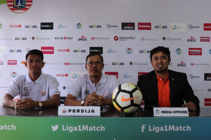 Pemain dan Asisten pelatih Persija Jakarta, Sandi Darman Sute serta Mustaqim dalam jumpa pers, Kamis (26/7/2018).