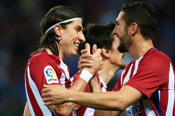 Dua pemain Atletico Madrid, Filipe Luis (kiri) dan Jorge 