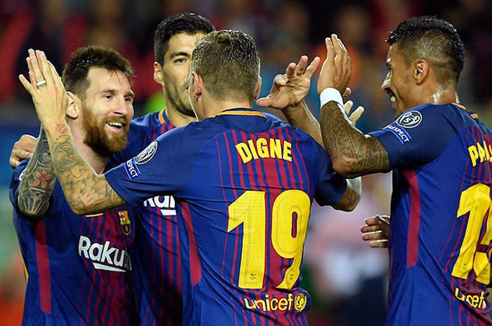 Pemain Barcelona merayakan gol saat melawan Olympiacos FC dalam laga lanjutan Grup D Liga Champions 2017-2018 di Stadion Camp Nou, Barcelona, Spanyol, pada 18 Oktober 2017.