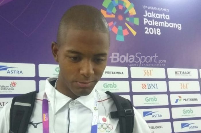 Kiper timnas U-23 Jepang, Obi Powell Obinna, saat menjawab pertanyaan BolaSport.com di Stadion Pakansari, Kabupaten Bogor.