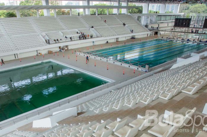 Renovasi gelanggang akuatik di kompleks Gelora Bung Karno, Senayan, Jakarta (2017).