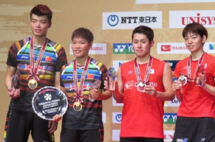 Pasangan ganda campuran asal China, Wang Yilyu/Huang Dongping, berhasil menjadi juara Jepang Terbuka setelah mengalahkan wakil tuan rumah, Takuro Hoki/Sayaka Hirota, dengan skor
