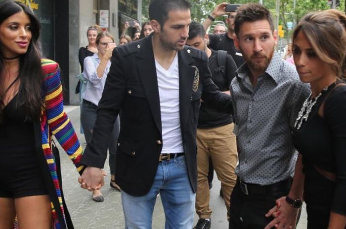 Cesc Fabregas dan Lionel Messi double date di London bersama pasangan masing-masing 