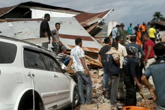 Bangunan yang roboh karena gempa yang melanda Aceh, Rabu (7/12/2016). 