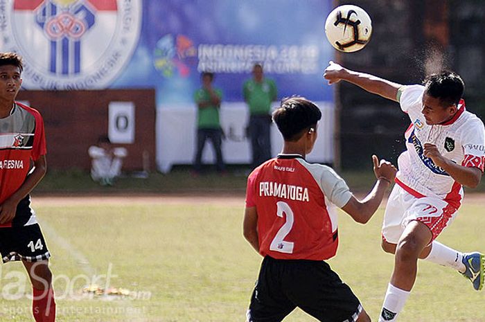 Duel pembuka Piala Menpora 2018 di Stadion Ngurah Rai, Denpasar, Senin (3/9/2018) antara Bali (merah-putih-hitam) kontra Sumatera Utara (Putih-merah).