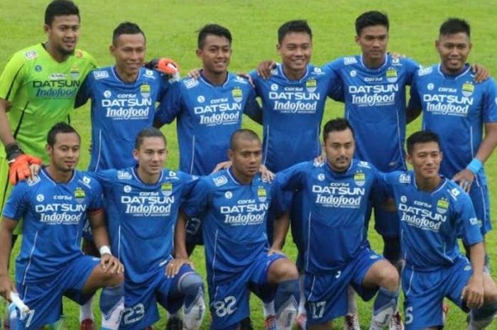 Para pemain Persib berfoto bersama sebelum bersua Priangan United pada laga persahabatan di Stadion Galuh, Ciamis, Sabtu (21/1/2017) sore. 