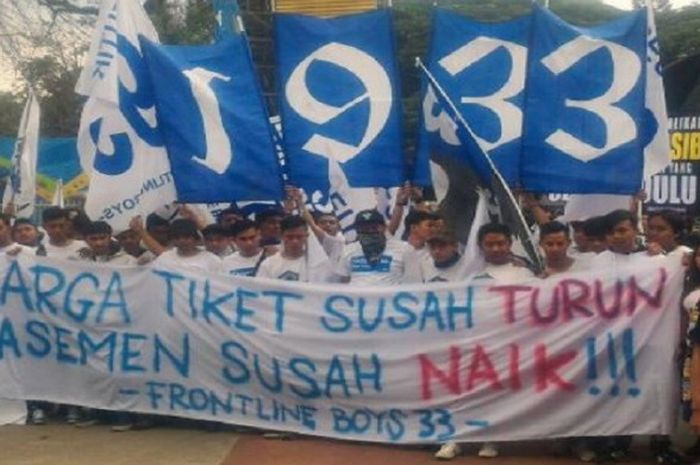 Aksi Demo Bobotoh kepada Manajemen PERSIB