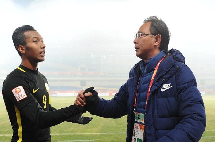 Pelatih Timnas U-23 Malaysia, Ong Kim Swee (kanan).