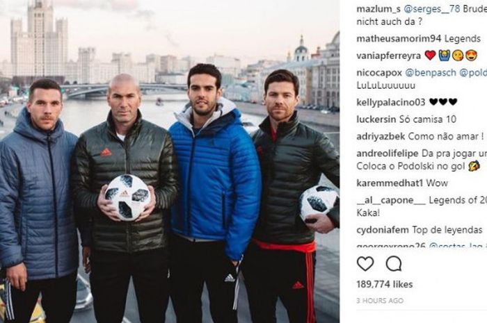 Lima legenda seak bola (Del Piero, Podolski, Zidane, Kakam Xabi Alonso) dalam sebuah sesi pemotretan bola resmi Piala Dunia 2018.