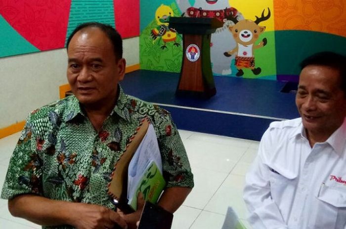 Ketua Majelis Banding Ngatino (kiri) dan dr Arie Sutopo saat berbicara di Kantor Kementerian Pemuda dan Olahraga (Kemenpora), di Jakarta, Rabu (6/9/2017).