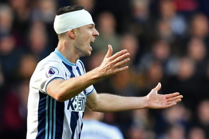 Bek West Bromwich Albion, Jonny Evans, beraksi dalam laga Liga Inggris kontra Crystal Palace di Stadion The Hawthorns, West Bromwich, pada 4 Maret 2017.