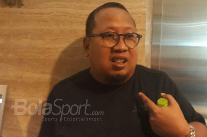 Agen pemain Evan Dimas dan Ilham Udin, Muly Munial, selepas bertemu dengan Sekjen PSSI, Ratu Tisha, 