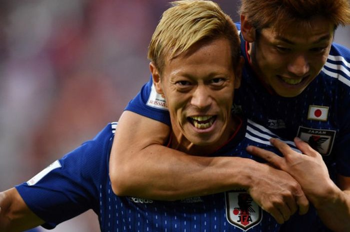 Pemain Jepang, Keisuke Honda, melakukan selebrasi setelah mencetak gol ke gawang Senegal pada laga penyisihan Grup H Piala Dunia 2018 di Ekaterinburg Arena, Minggu (24/6/2018).