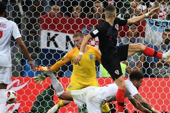 Sayap Kroasia, Ivan Perisic, mencetak gol ke gawang Inggris dalam laga semifinal Piala Dunia 2018, Rabu (11/7/2018) di Luzhniki Stadium, Moskow.