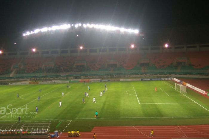 Suasana pertandingan antara timnas U-23 Thailand kontra timnas U-23 Qatar di Stadion Pakansari, Kabupaten Bogor, Selasa (15/8/2018).