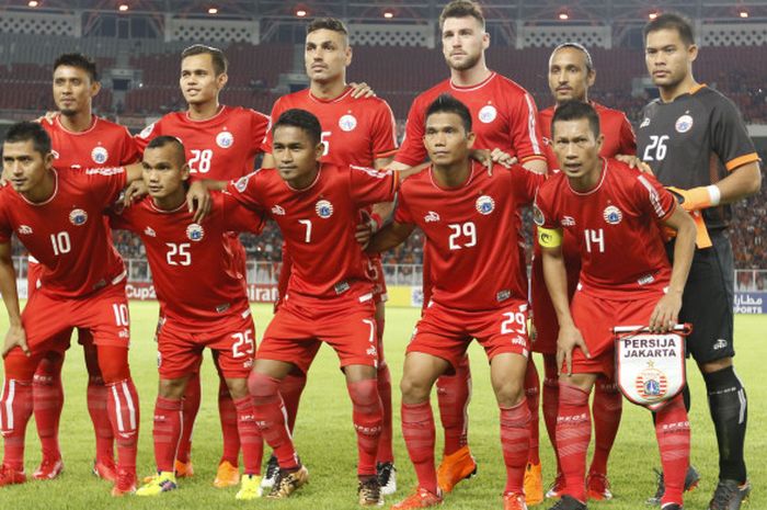 Skuat Persija Jakarta berpose menjelang duel kontra Song Lam Nghe An pada matchday keempat Grup H Piala AFC 2018 di Stadion Utama Gelora Bung Karno, Jakarta, Rabu (14/3/2018) malam WIB.