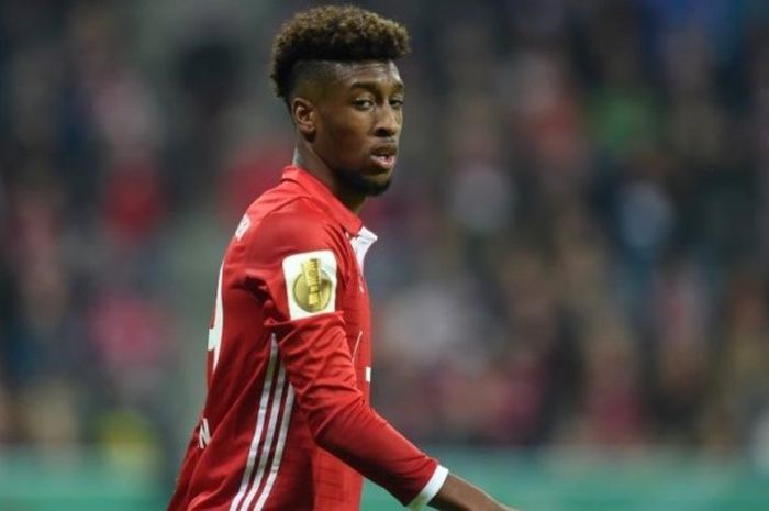 Gelandang sayap Bayern Muenchen, Kingsley Coman, beraksi dalam laga Liga Jerman versus FC Augsburg di Allianz Arena, Muenchen, 26 Oktober 2016.