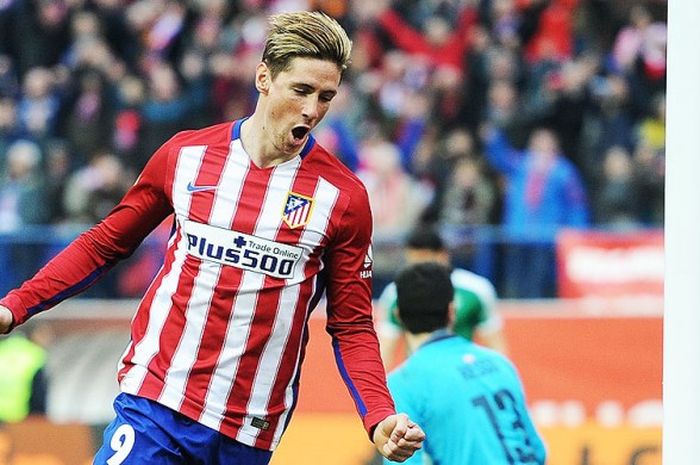 Striker Atletico Madrid, Fernando Torres, melakukan selebrasi usai mencetak gol ke gawang Eibar di s