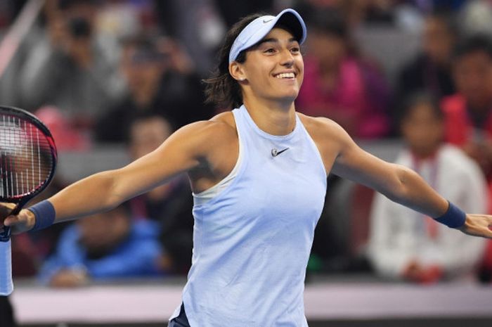 Petenis tunggal putri Prancis, Caroline Garcia, melakukan selebrasi setelah memenangi laga semifinal melawan Petra Kvitova (Republik Ceska) pada turnamen China Terbuka di Beijing, Sabtu (7/10/2017).