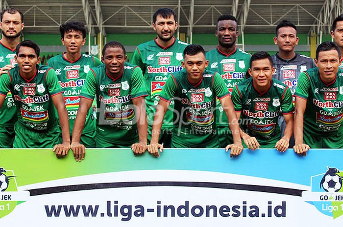     Pemain PSMS Medan berpose menjelang laga melawan Bhayangkara FC pada pekan ke-2 Liga 1 2018 di Stadion Teladan, Sabtu (31/3/2018).    