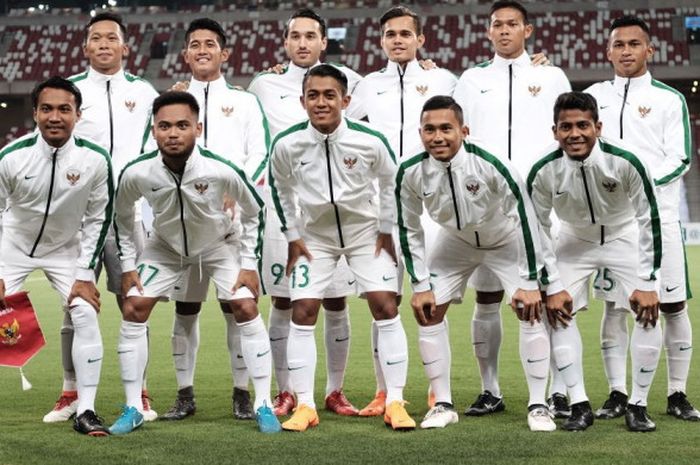Skuad tim nasional U-23 Indonesia dalam laga persahabatan melawan timnas U-23 Singapura di Stadion Nasional, Singapura, Rabu (21/3/2018). 