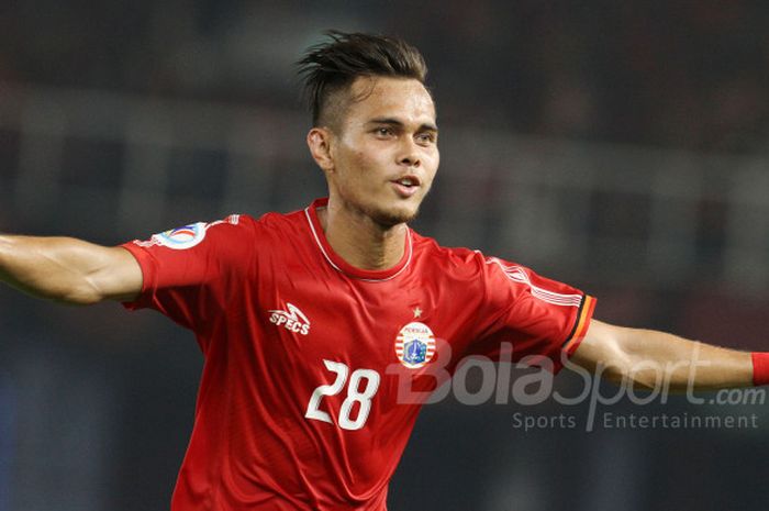 Bek Persija Jakarta Rezaldi Hehanussa selebrasi gol.