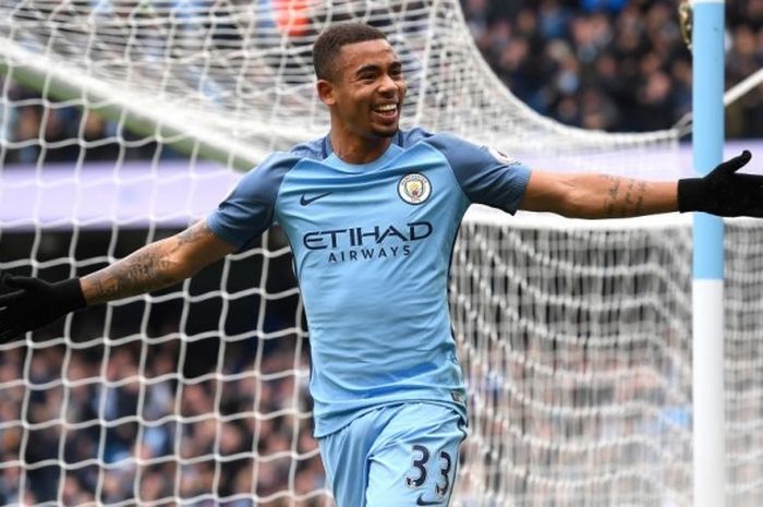 Penyerang Manchester City, Gabriel Jesus, merayakan gol yang dia cetak ke gawang Swansea City dalam laga Premier League di Stadion Etihad, Manchester, Inggris, 5 Februari 2017.