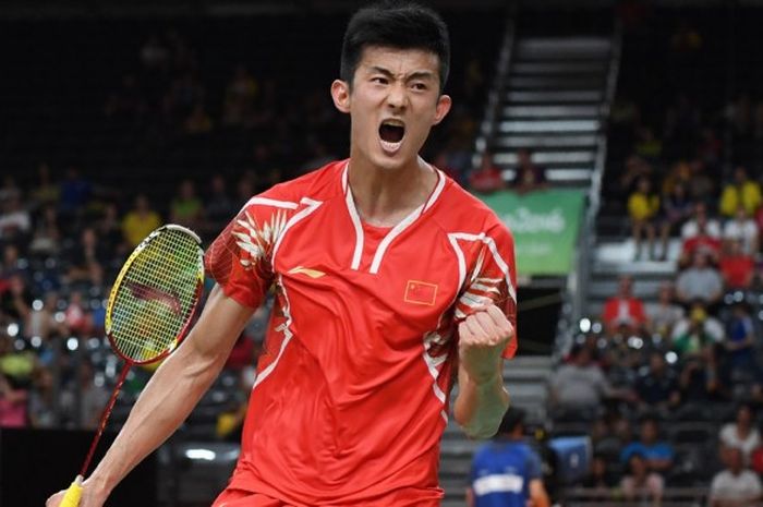 Pebulu tangkis tunggal putra China, Chen Long, meluapkan ekspresi saat menjalani pertandingan perempat final Olimpiade Rio melawan Son Wan-ho (Korea Selatan) di Riocentro Pavilion 4, Rio de Janeiro, Brasil, Rabu (17/8/2016). Chen Long menang 21-11, 18-21, 21-11.