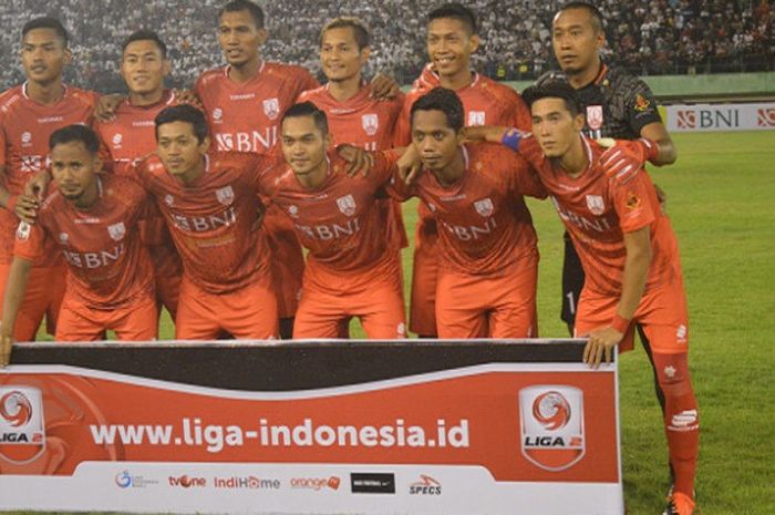 Skuat Persis Solo saat menghadapi Semen Padang FC pada laga pembuka Liga 2 di Stadion Manahan Solo, Senin (23/4/2018).