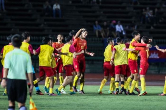 Timnas U-19 China saat berlaga di Grup G Kualifikasi Piala Asia U-19 2018 di National Olympic Stadium, Phnom Penh.