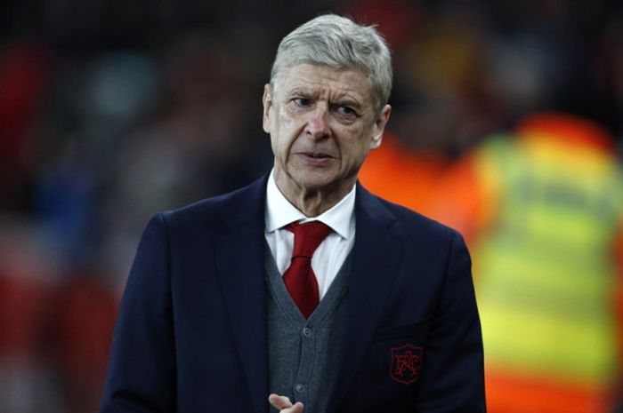        Ekspresi Manajer Arsenal, Arsene Wenger, sebelum dimulainya laga leg kedua babak 32 besar Liga Europa kontra Oestersunds FK di Stadion Emirates, London, Inggris, pada 22 Februari 2018.       