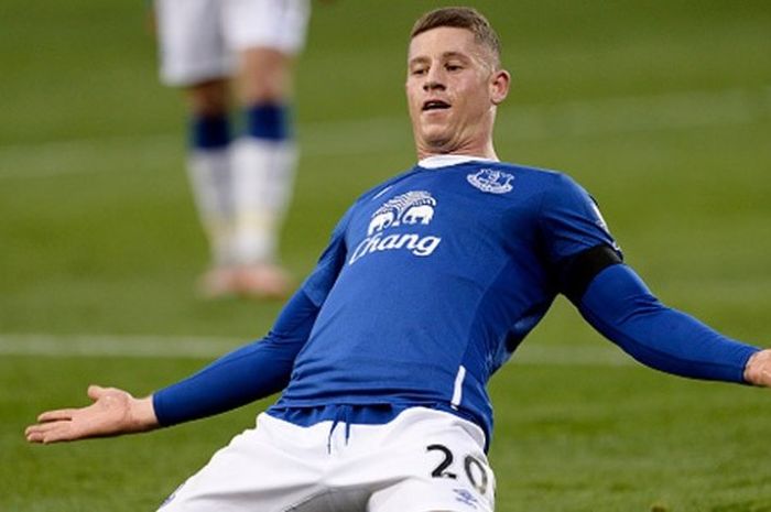 Ross Barkley, mencetak dua gol dan satu assist guna membantu Everton menang 4-1 atas Aston Villa.