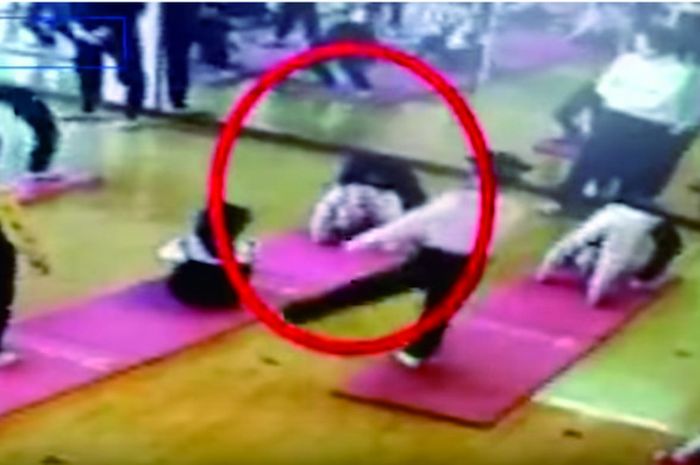 Xiao Bao terkena cedera tulang belakang usai melakukan pose yoga di tempat kursus tak berlisensi di China