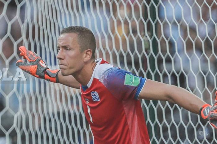 Kiper Islandia, Hannes Halldorsson, beraksi di laga perdana Piala Dunia 2018 melawan Argentina (1-1) di Spartak Stadium, Moskow, Rusia, 16 Juni 2018.