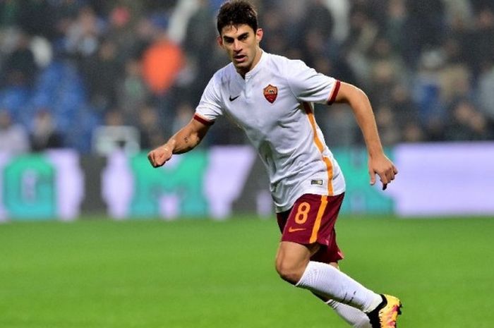 Gelandang serang AS Roma, Diego Perotti, beraksi pada laga kontra Sassuolo di Serie A pada 2 Februari 2016.