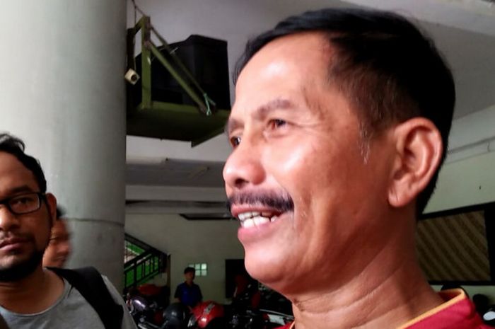 Pelatih PSMS Medan, Djadjang Nurdjaman, saat berbicara kepada wartawan di Stadion Manahan, Solo, Jumat (2/2/2018)